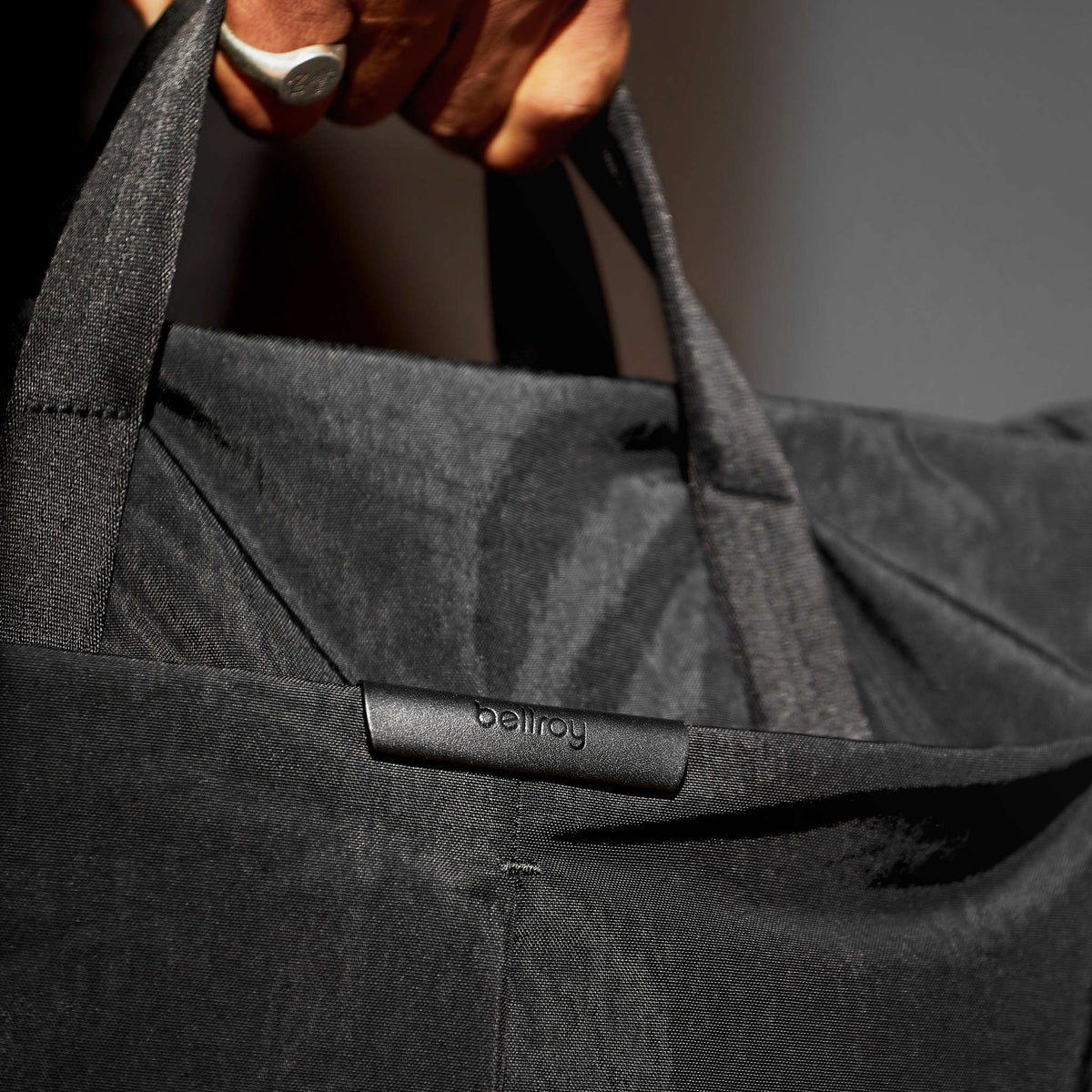 Tokyo Messenger Bag 14" Bellroy BTYA-RVN-213 Messenger Bags 14L / Raven