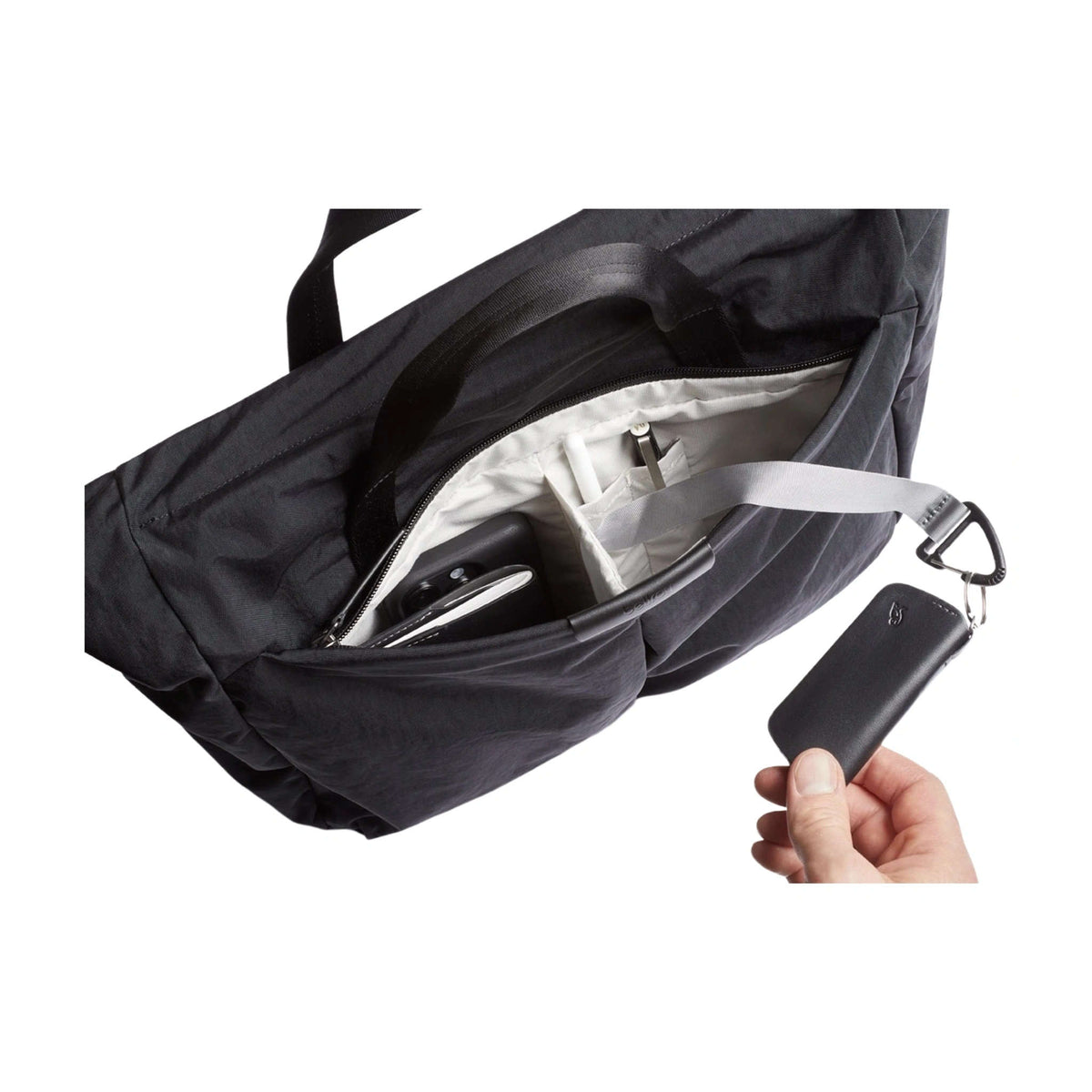 Tokyo Messenger Bag 16" Bellroy BTYB-RVN-213 Messenger Bags TBC / Raven