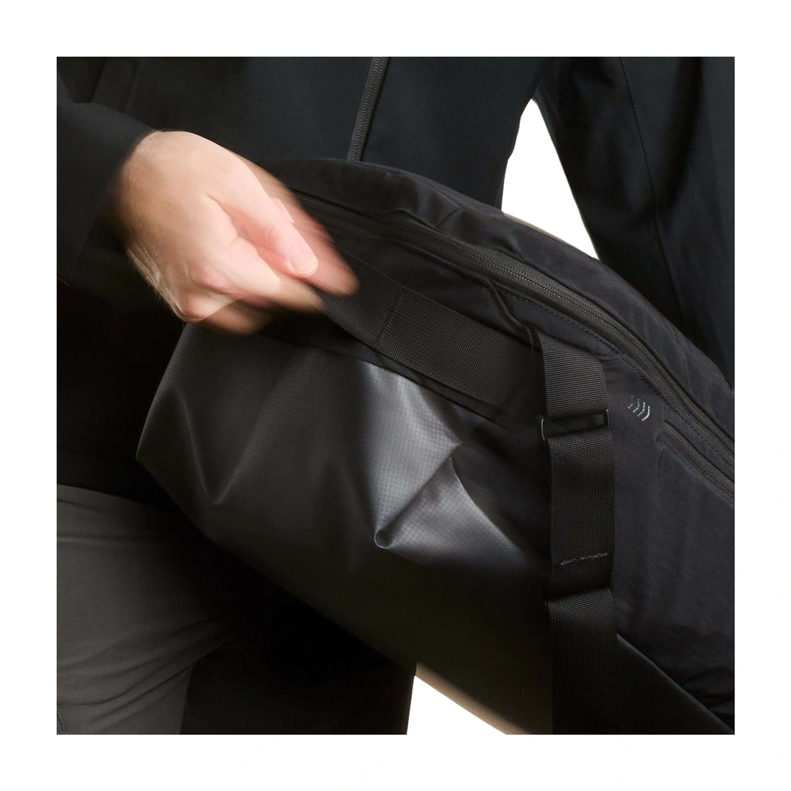 Venture Grab Pack Bellroy BVPA-BLK-246 Backpacks One Size / Black