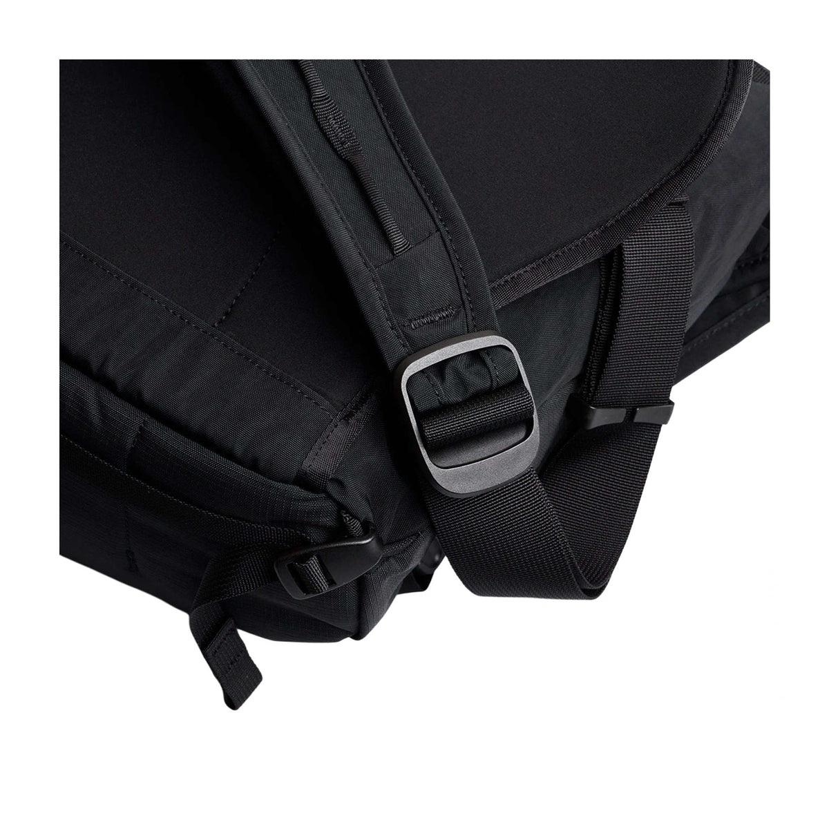 Venture Messenger 16" Bellroy BVYB-BLK-213 Messenger Bags 16L / Black