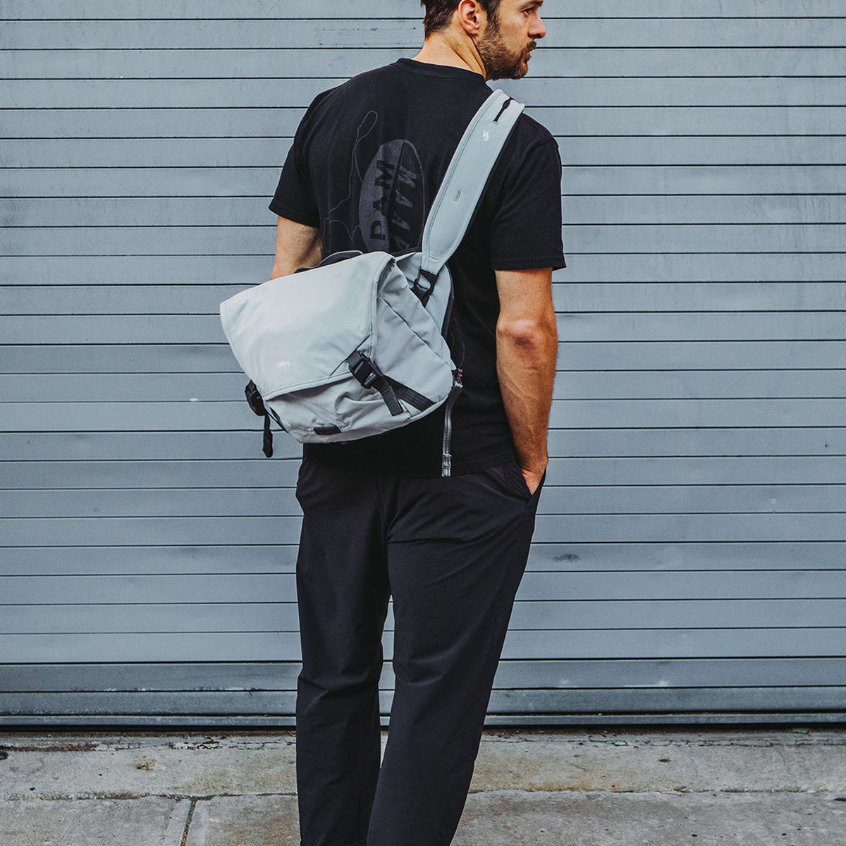 Venture Messenger 16" Bellroy BVYB-DON-213 Messenger Bags 16L / DeepOcean