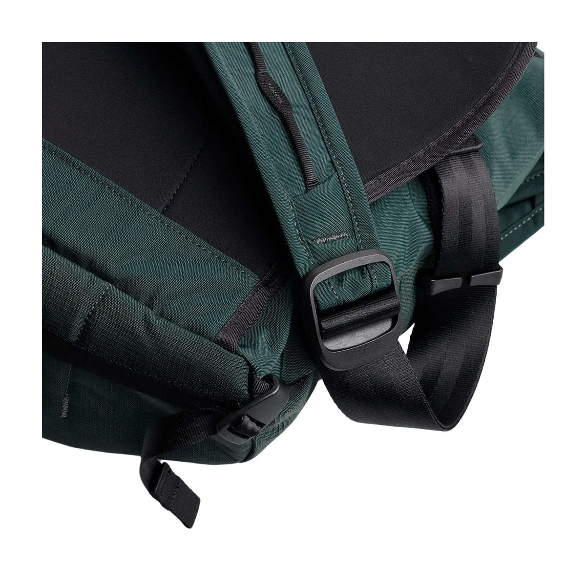 Venture Messenger 16" Bellroy BVYB-DON-213 Messenger Bags 16L / DeepOcean