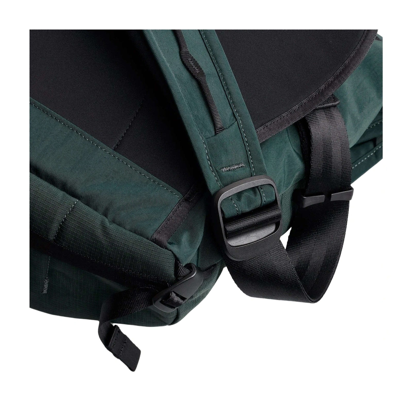 Venture Messenger 16" Bellroy BVYB-DON-213 Messenger Bags 16L / DeepOcean