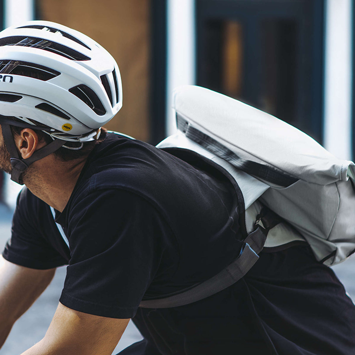 Venture Messenger 16" Bellroy BVYB-FOG-213 Messenger Bags 16L / Fog