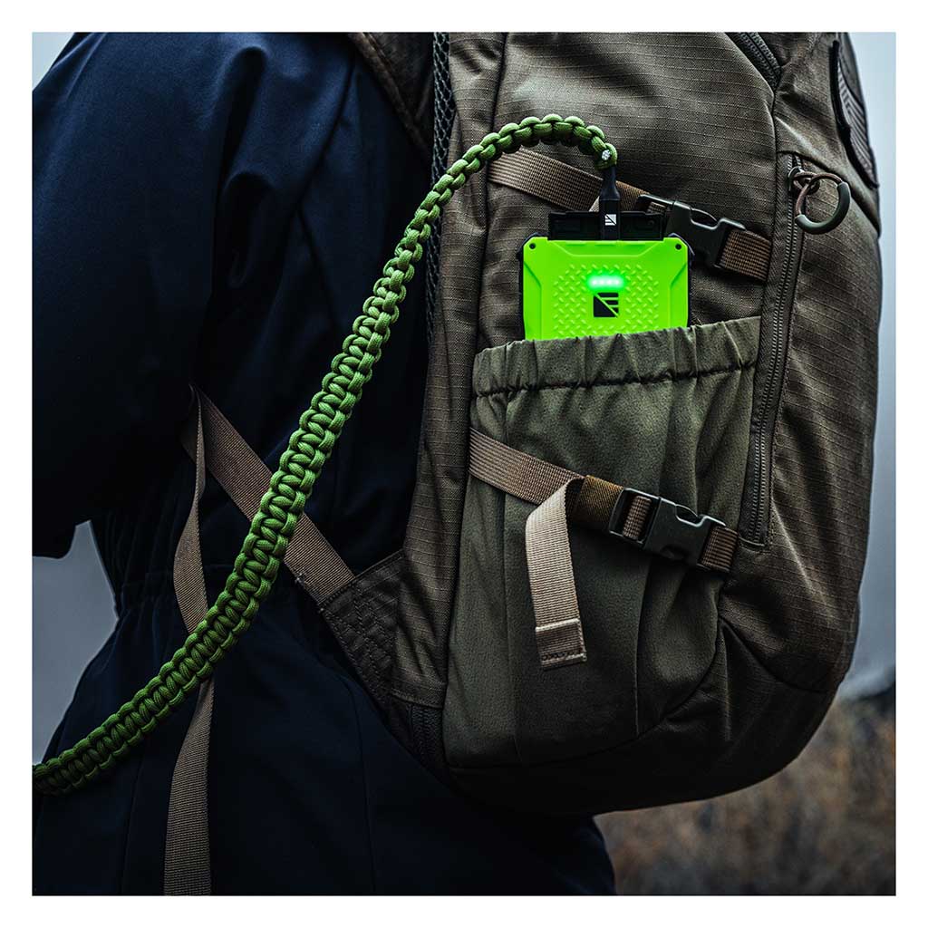 Poseidon Pro Indestructible Charger Dark Energy PSPRO10YGBK Power Banks One Size / Green Hi-Vis