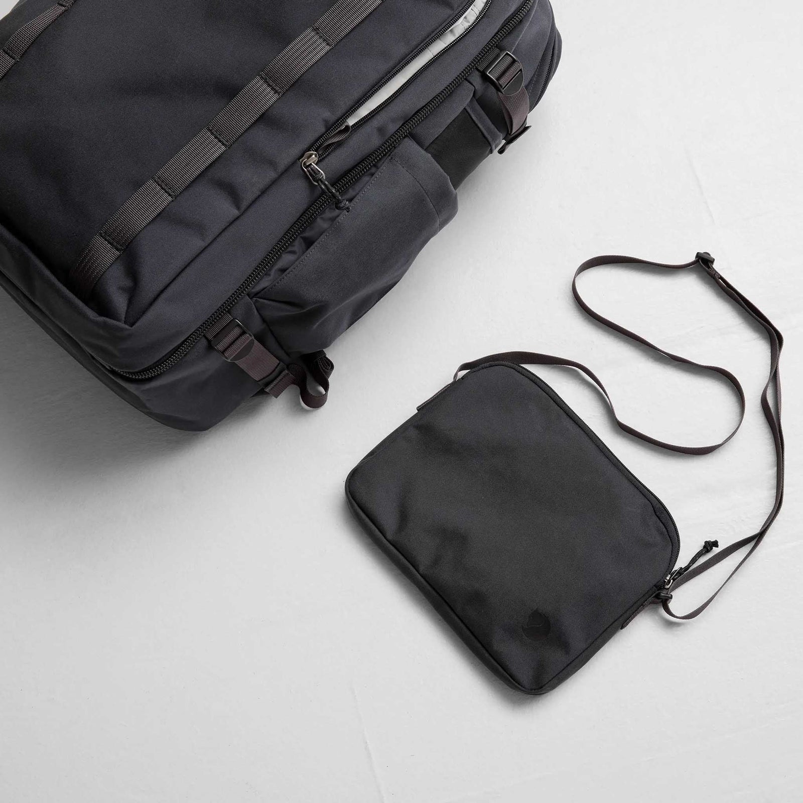 Färden Carry-On Pack Fjällräven F23200303-037 Backpacks 42L / Coal Black