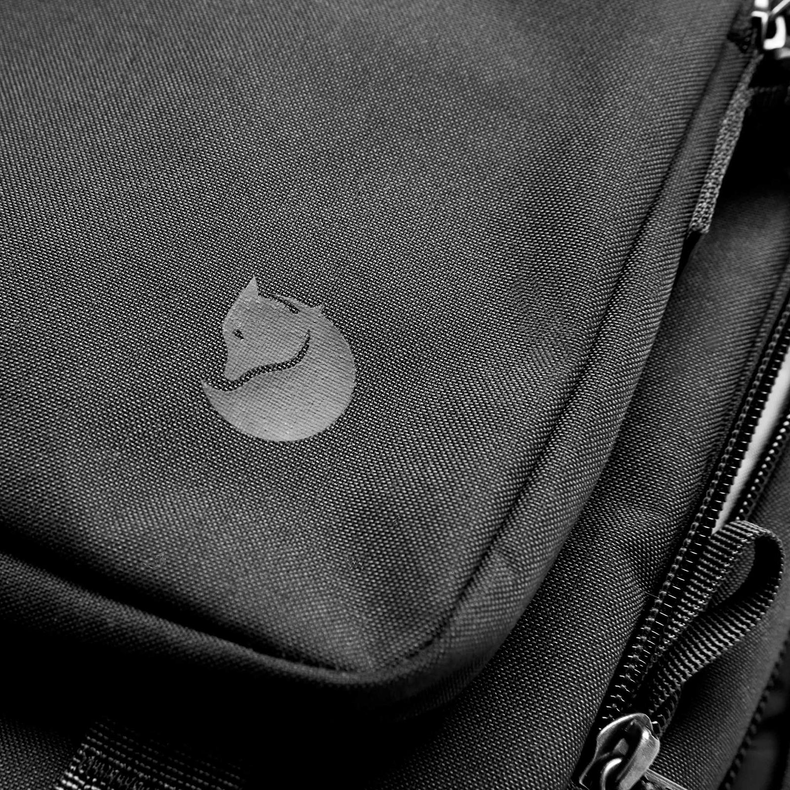 Färden Carry-On Pack Fjällräven F23200303-037 Backpacks 42L / Coal Black