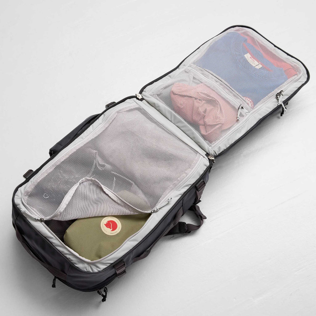 Färden Carry-On Pack Fjällräven F23200303-037 Backpacks 42L / Coal Black