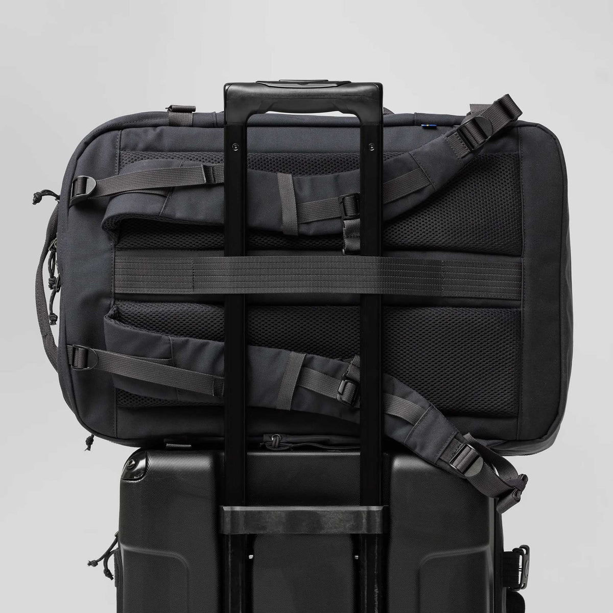 Färden Carry-On Pack Fjällräven F23200303-037 Backpacks 42L / Coal Black