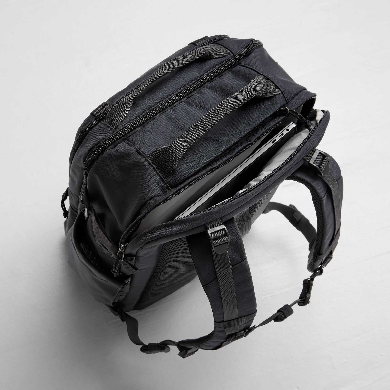 Färden Carry-On Pack Fjällräven F23200303-560 Backpacks 42L / Navy