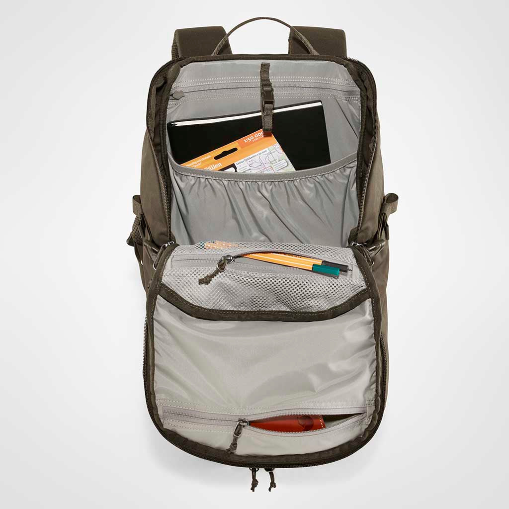 Singi 28 Fjällräven F23320-633 Backpacks 28L / Dark Olive