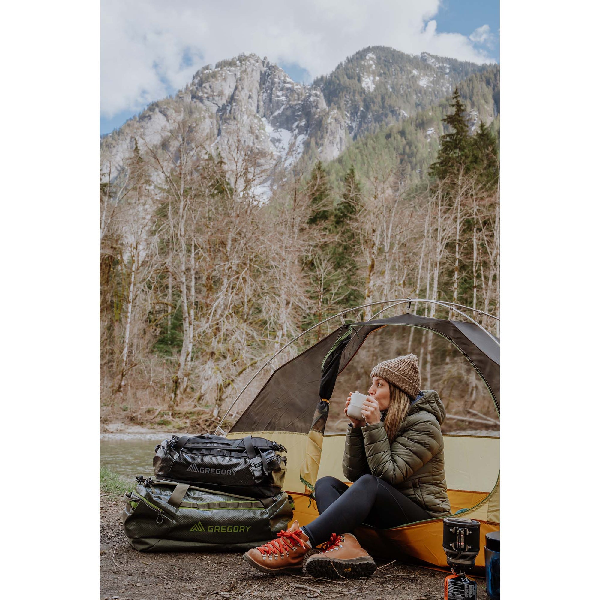 Gregory | Alpaca 40 | Weekend Duffle Bag | Obsidian Black - WildBounds