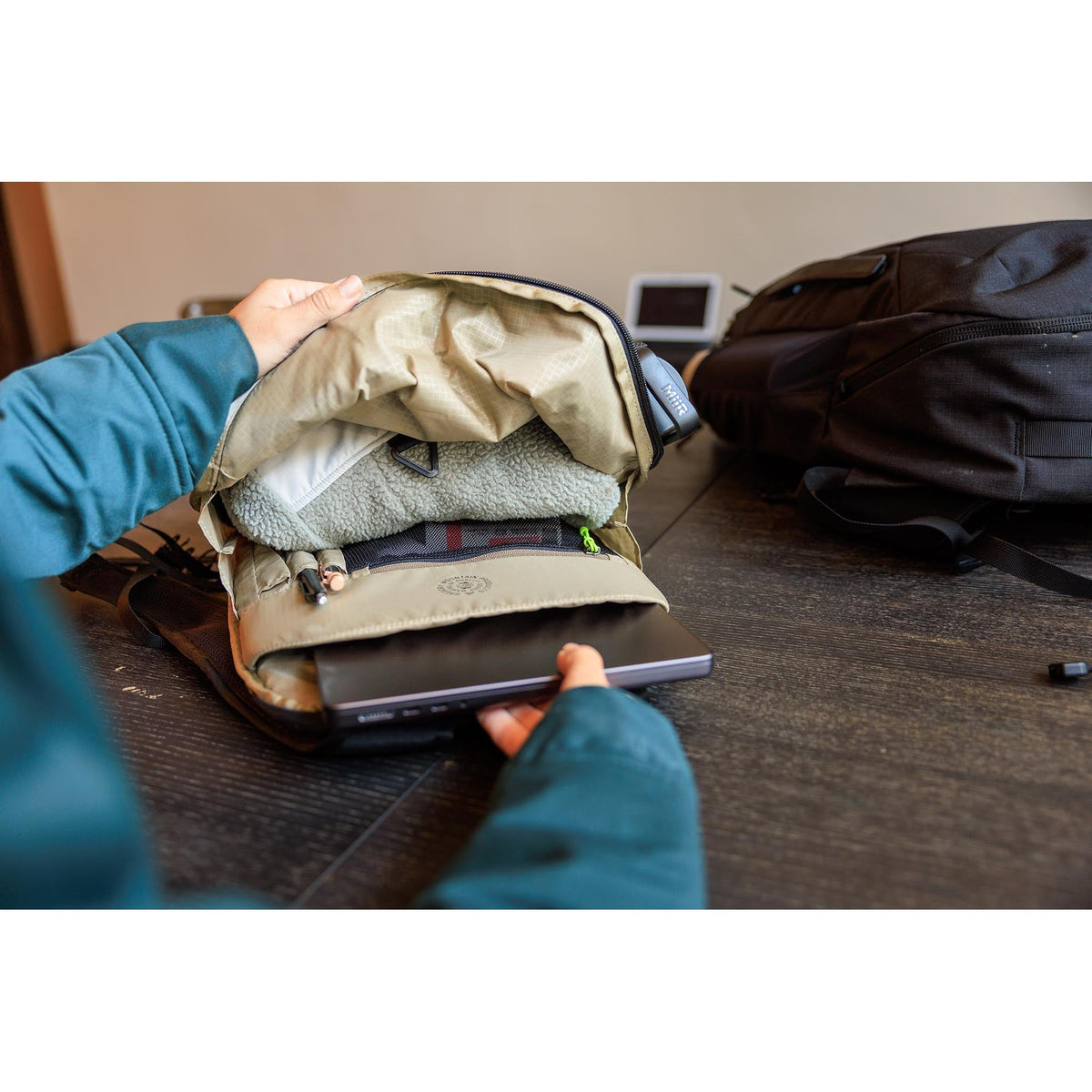 Border 30 Gregory 154919-D789 Backpacks 30L / Mesa Brown