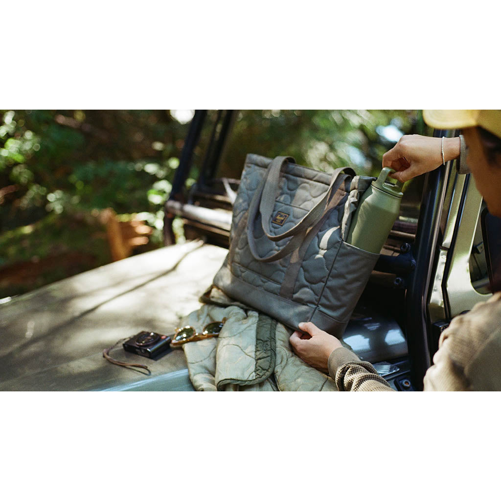 Herschel Heritage Quilted Tote Herschel Supply Co. 11717-01827-OS Tote Bags 24.5L / Beetle