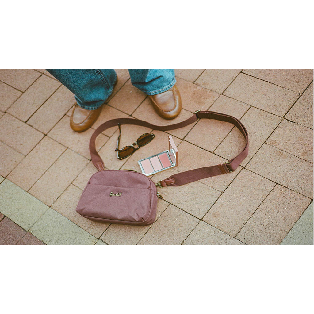 Yara Shoulder Bag Herschel Supply Co. 11494-07041-OS Crossbody Bags 9L / Bitter Chocolate