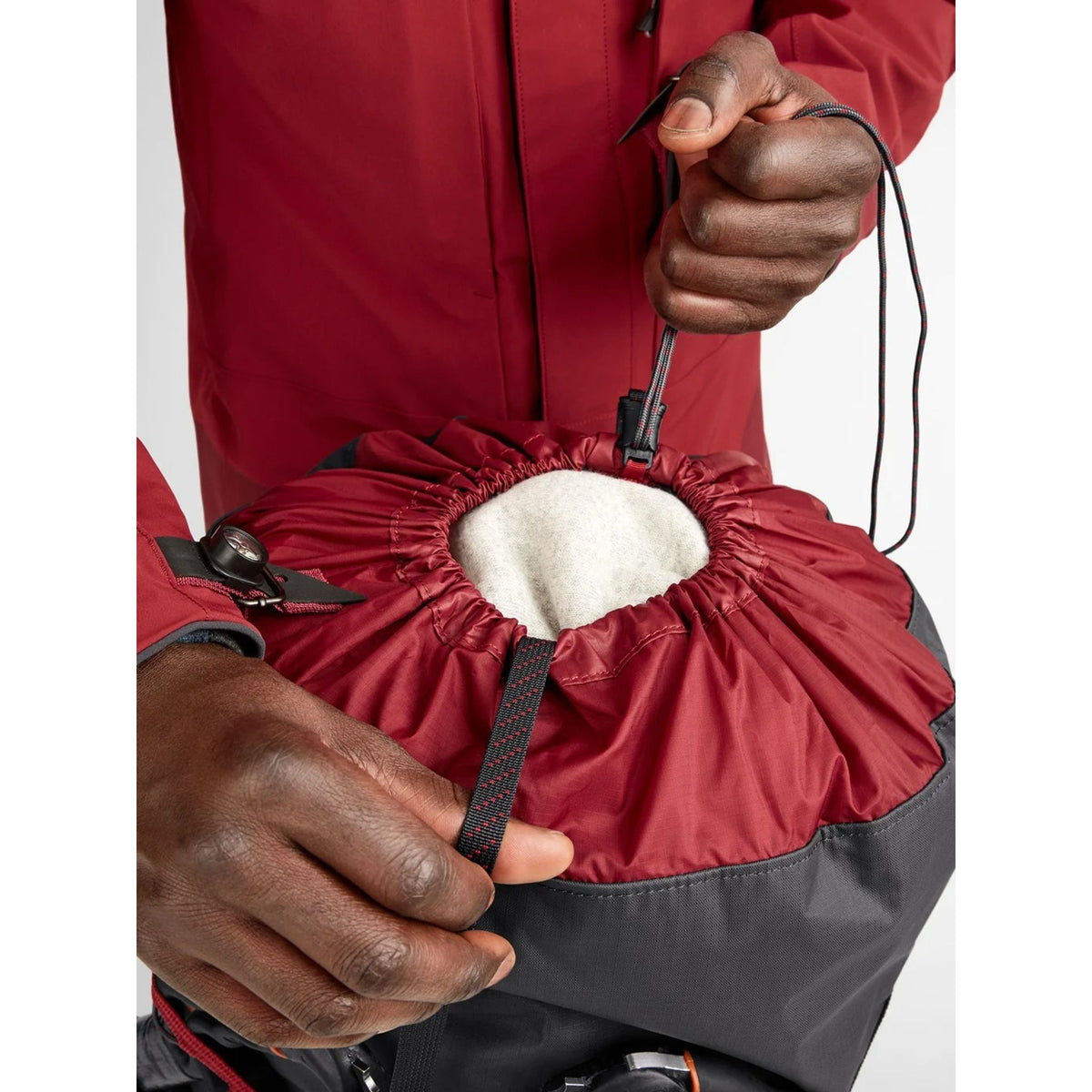 Höner Backpack 52L Klättermusen 40450U12_961-OZ Backpacks 52L / Raven
