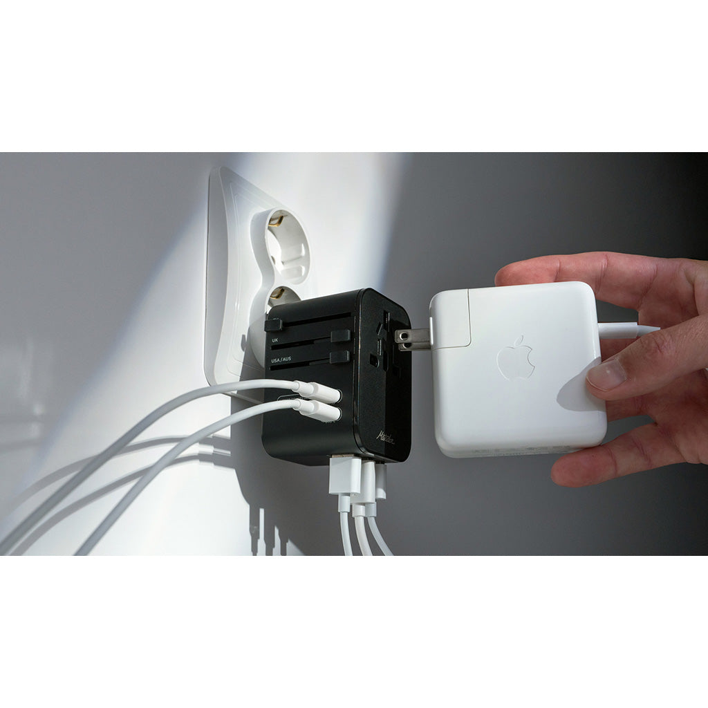 Matador Global Travel Adapter Matador MATJY307001BK Power Banks One Size / Black