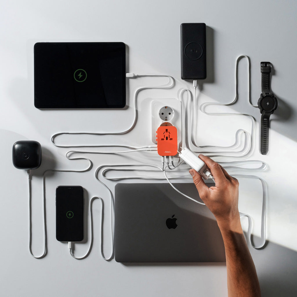 Matador Global Travel Adapter Matador MATJY307001O Power Banks One Size / Orange