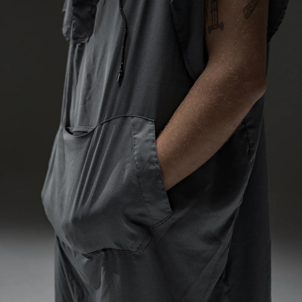 NanoDry Packable Towel Poncho Matador MATNDP001CH Unisex Changing Ponchos One Size / Charcoal