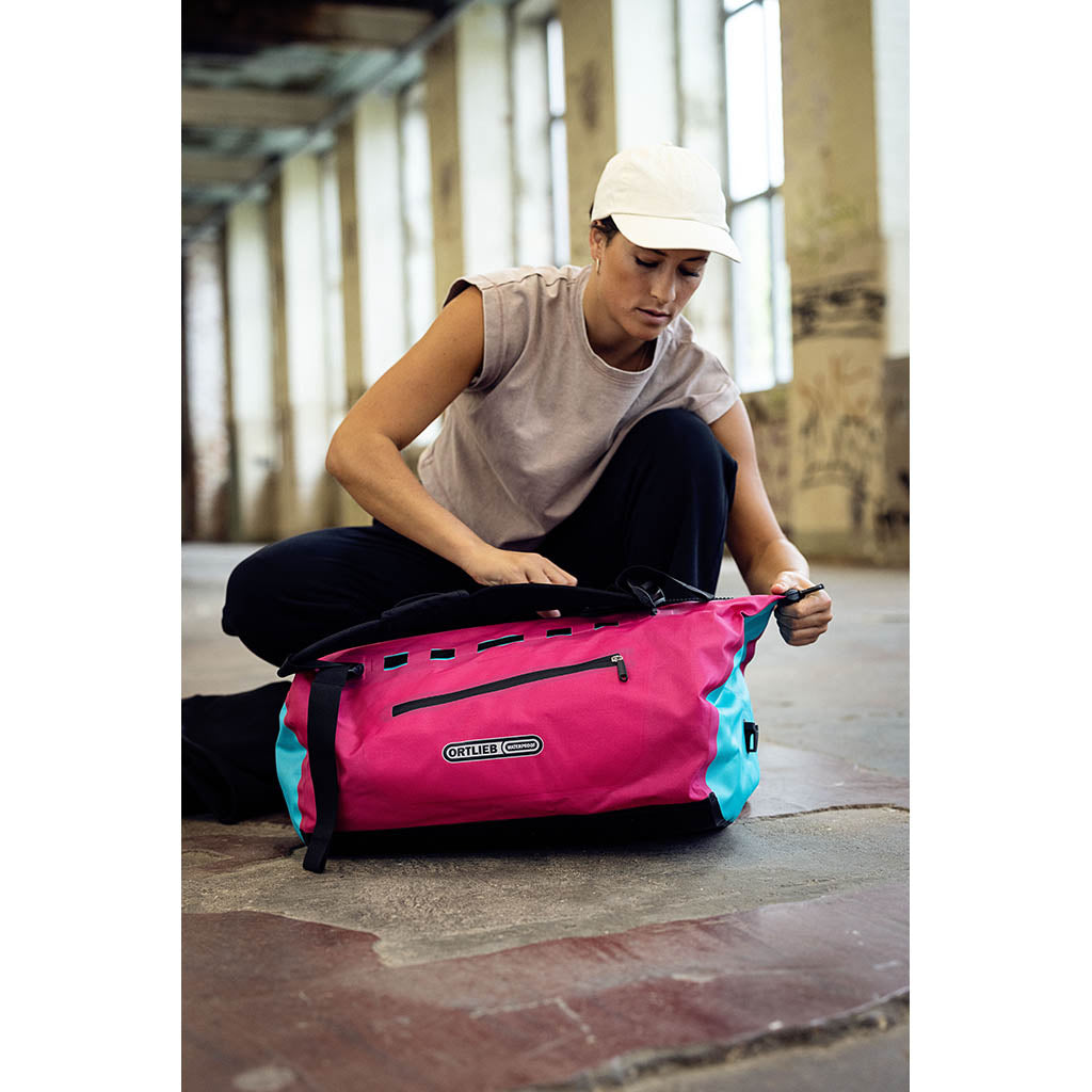 ORTLIEB | Duffle Lite | Expedition Kitbag | Cyber Pink/Cyber Blue ...