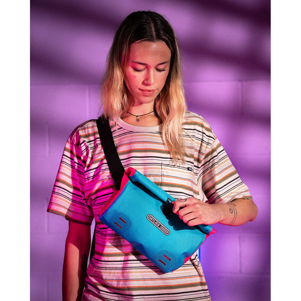 Velo Sling Cyber ORTLIEB OF9958 Sling Bags 3L / Cyber Blue/Cyber Pink