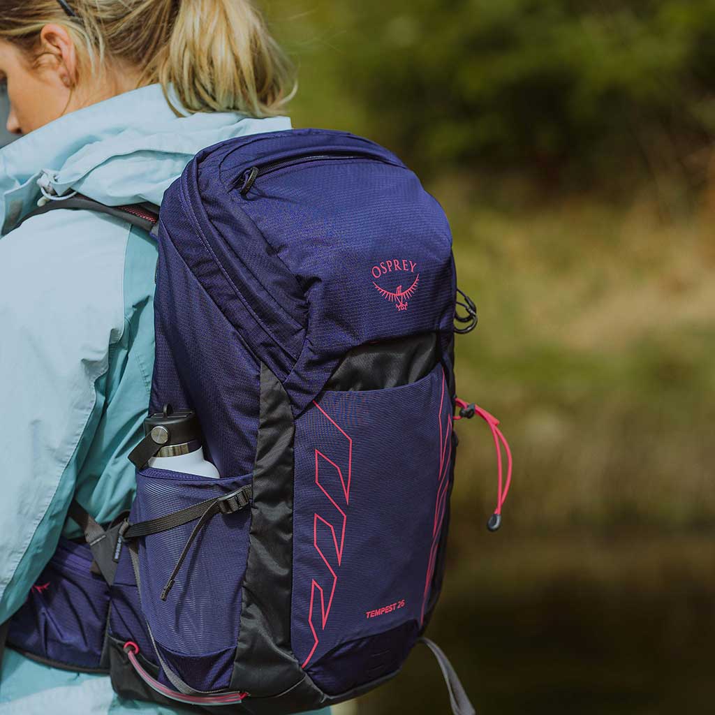 Tempest 26 Osprey 10006809 Backpacks 26L / Deep Fig/Hotspot Pink
