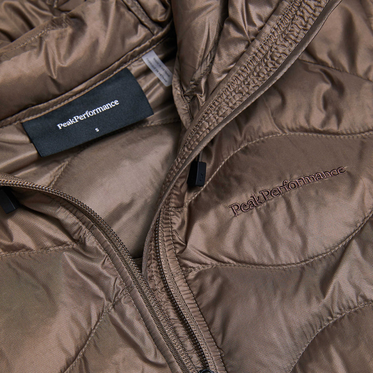 Helium Down Hood Jacket | Women's Peak Performance Women's Insulated Jackets