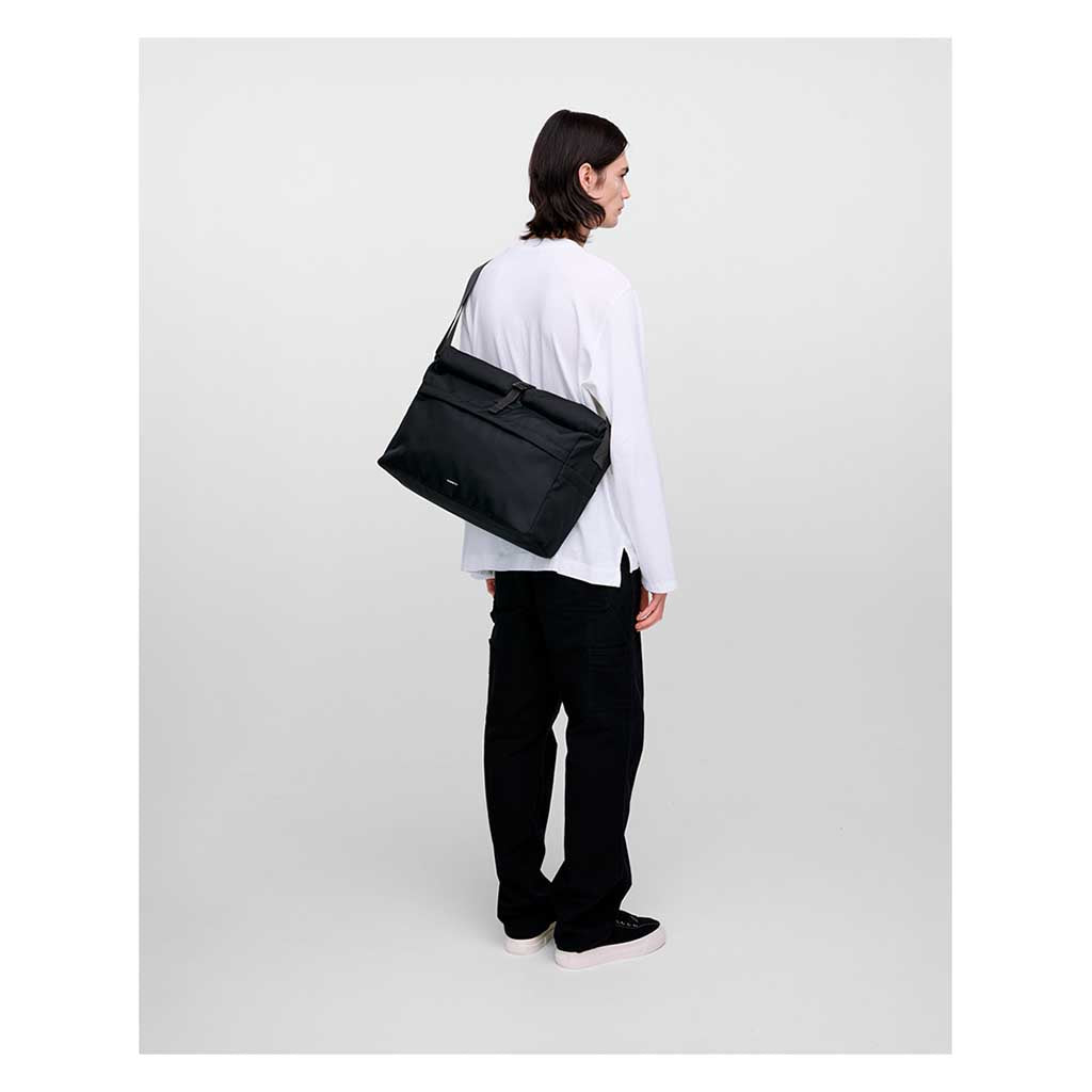 Icon Messenger Bag Sandqvist 256905999 Messenger Bags 29L / Black