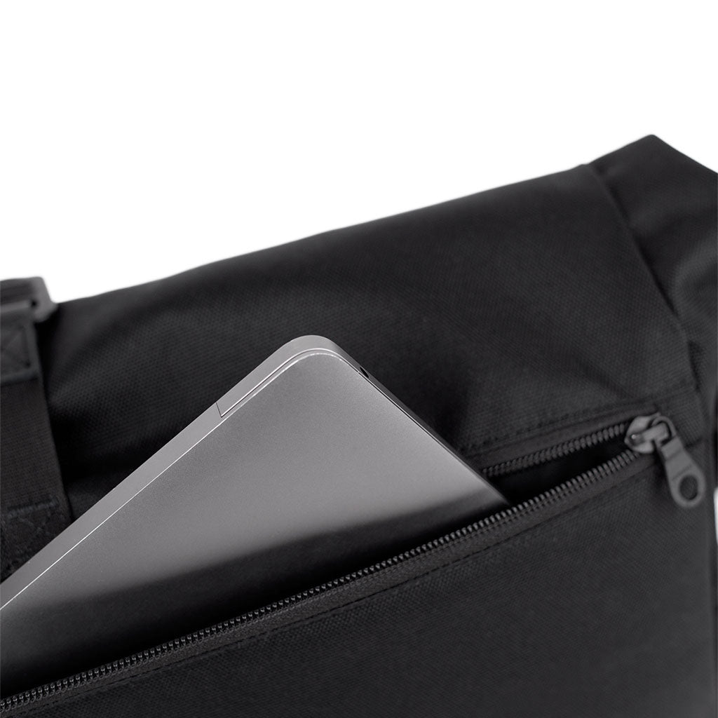 Icon Messenger Bag Sandqvist 256905999 Messenger Bags 29L / Black