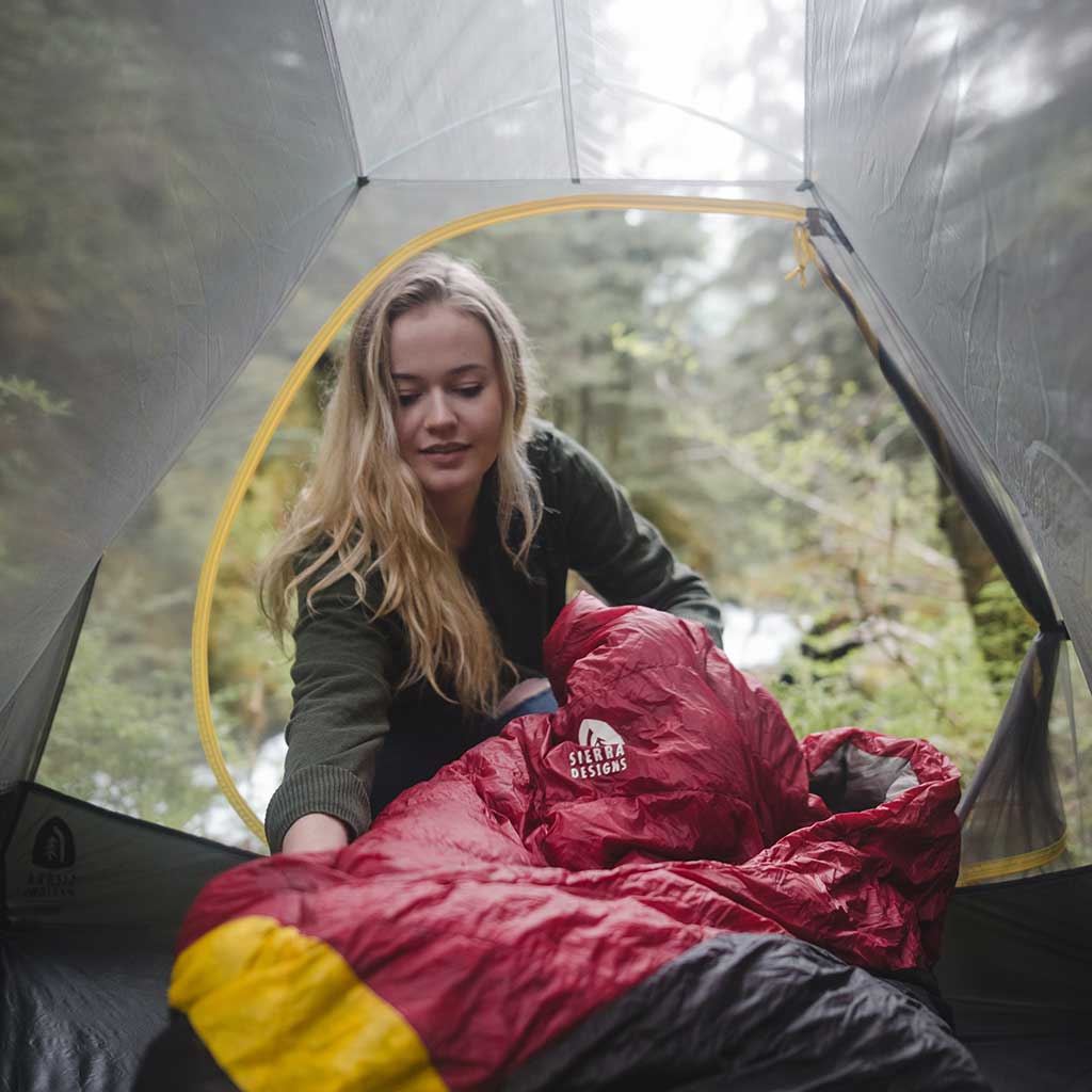 Cloud 800F 20°F Sleeping Bag | Women's Sierra Designs 70607418R Sleeping Bags Regular / Black/Pink