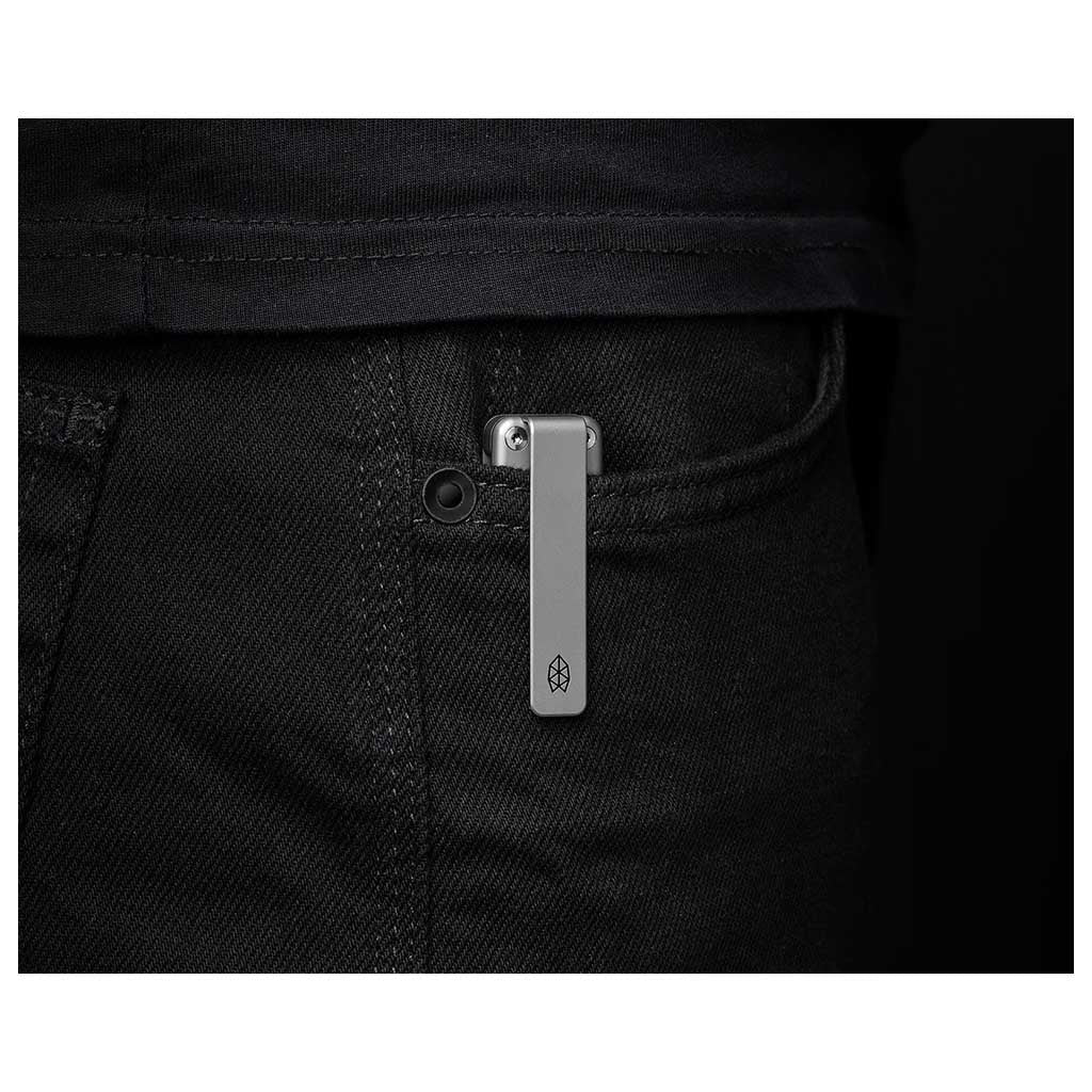 The Chapter 2 The James Brand KN127112-00 Pocket Knives One Size / Titanium/Stainless
