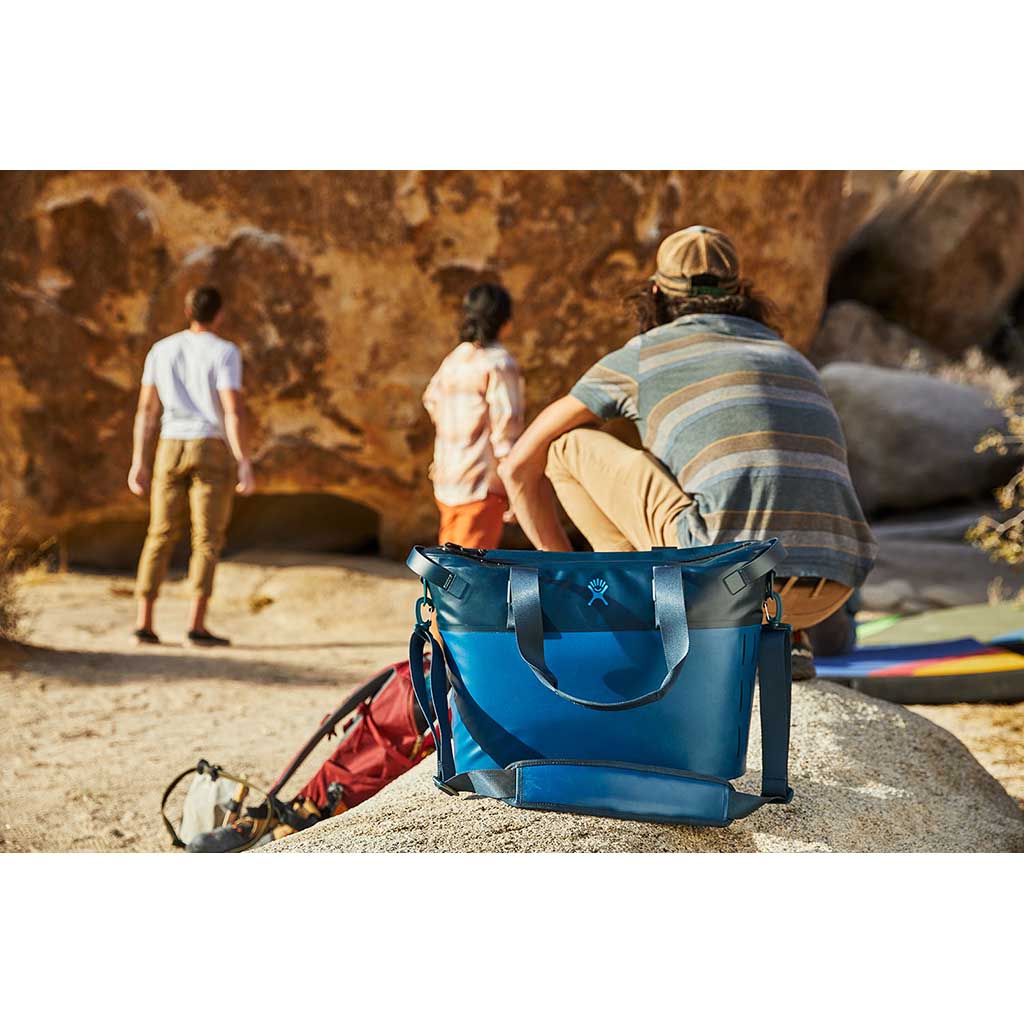 https://wildbounds.com/cdn/shop/products/hydro-flask-day-escape-soft-cooler-tote-coolers-34554967654567.jpg?v=1677576273